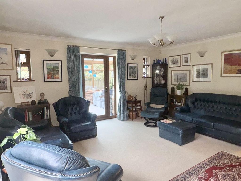 Property photo 3 of 23 Sitting Room