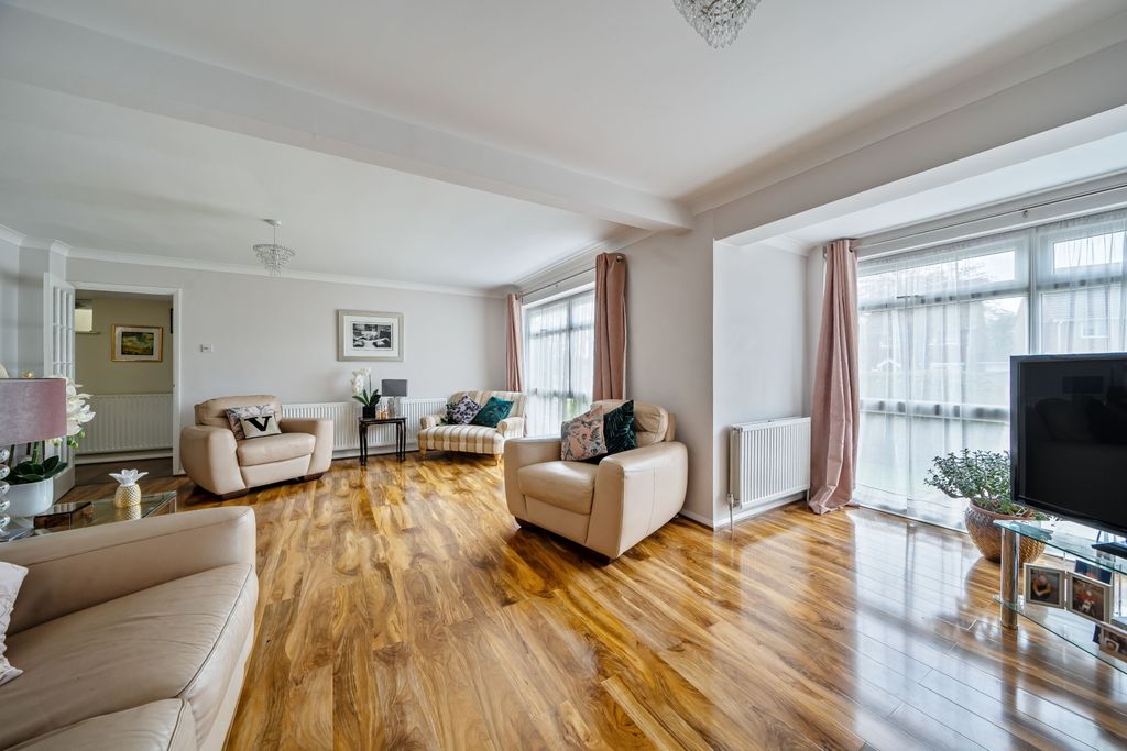 Property photo 2 of 15 Lounge