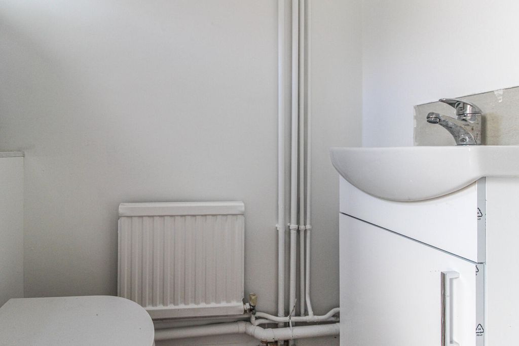 Property photo 3 of 10 WC