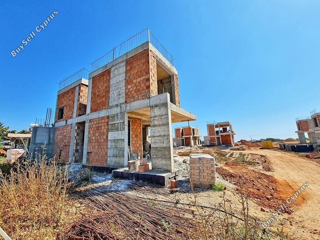 Property photo 3 of 27