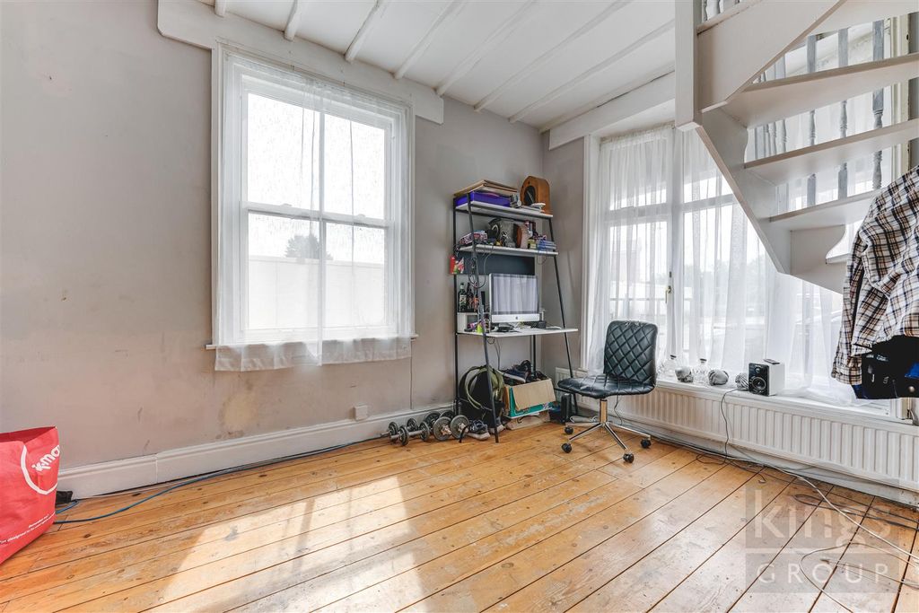 Property photo 3 of 16 Lounge