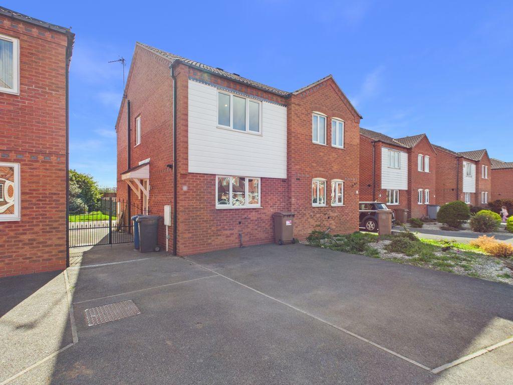 Property photo 1 of 11 Cam01538G0-Pr0176-Still012