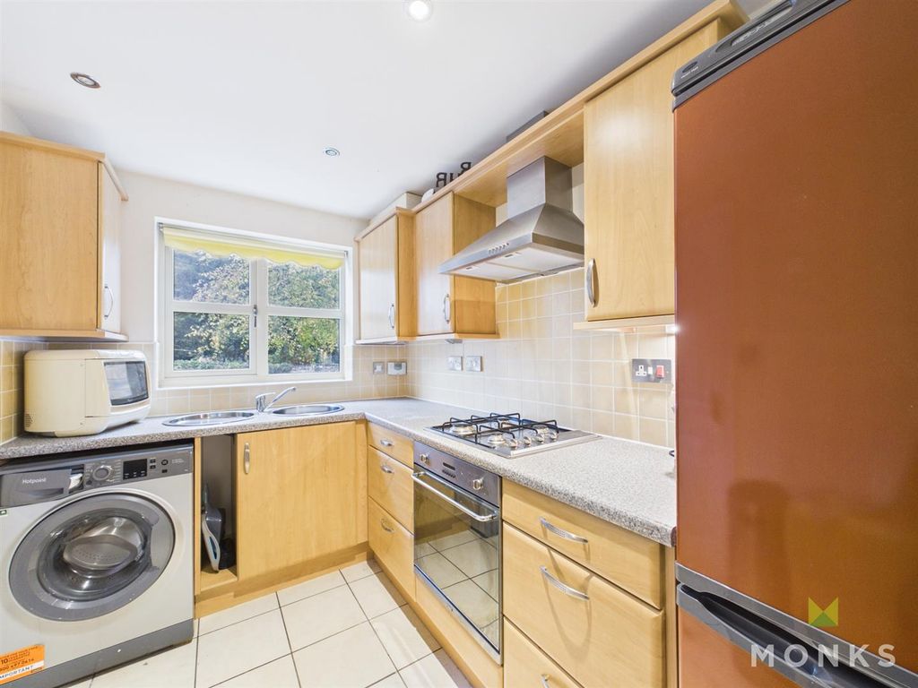 Property photo 3 of 14 Cam05540G0-Pr0086-Still003.Jpg