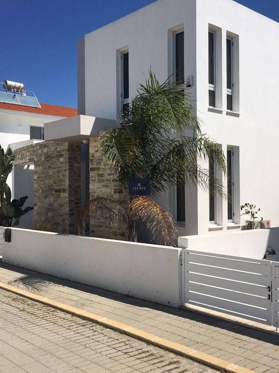 Property photo 2 of 24