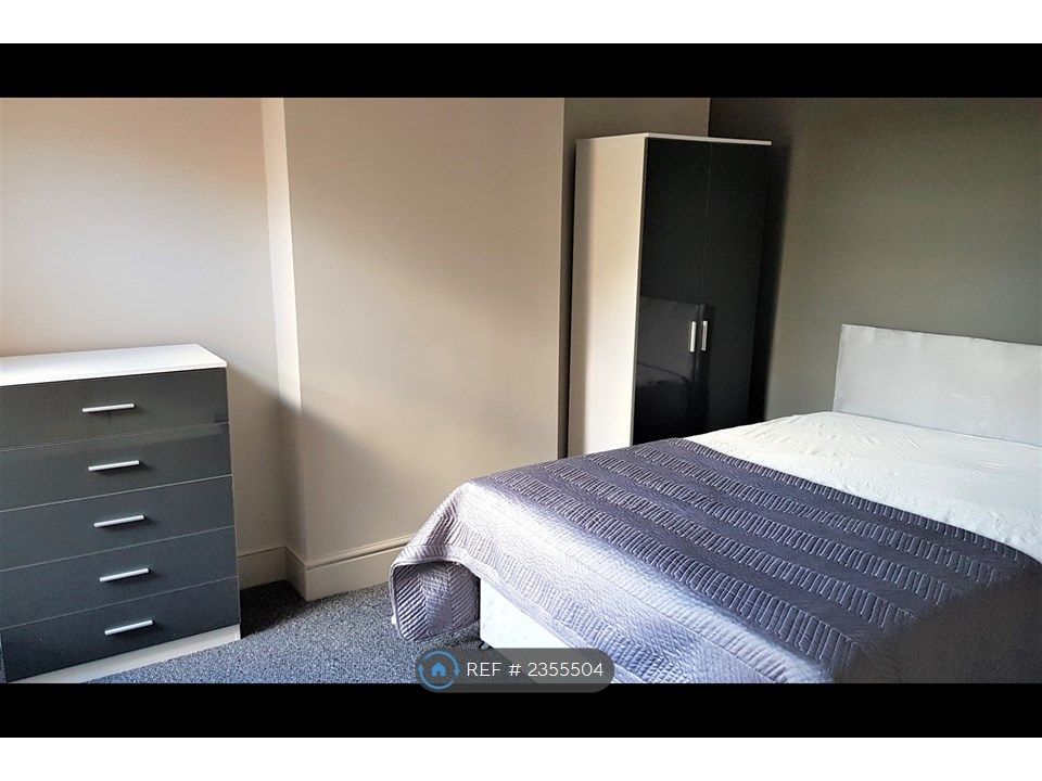 Property photo 3 of 11 Room 4