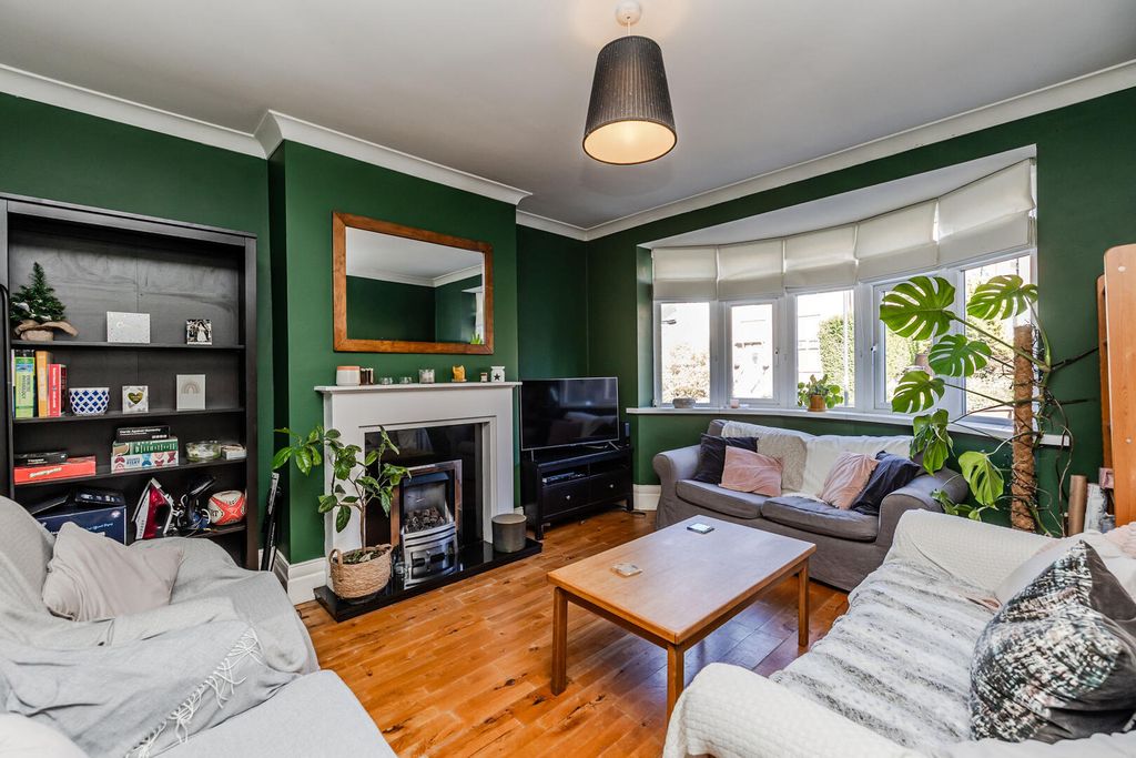 Property photo 3 of 27 Living Room