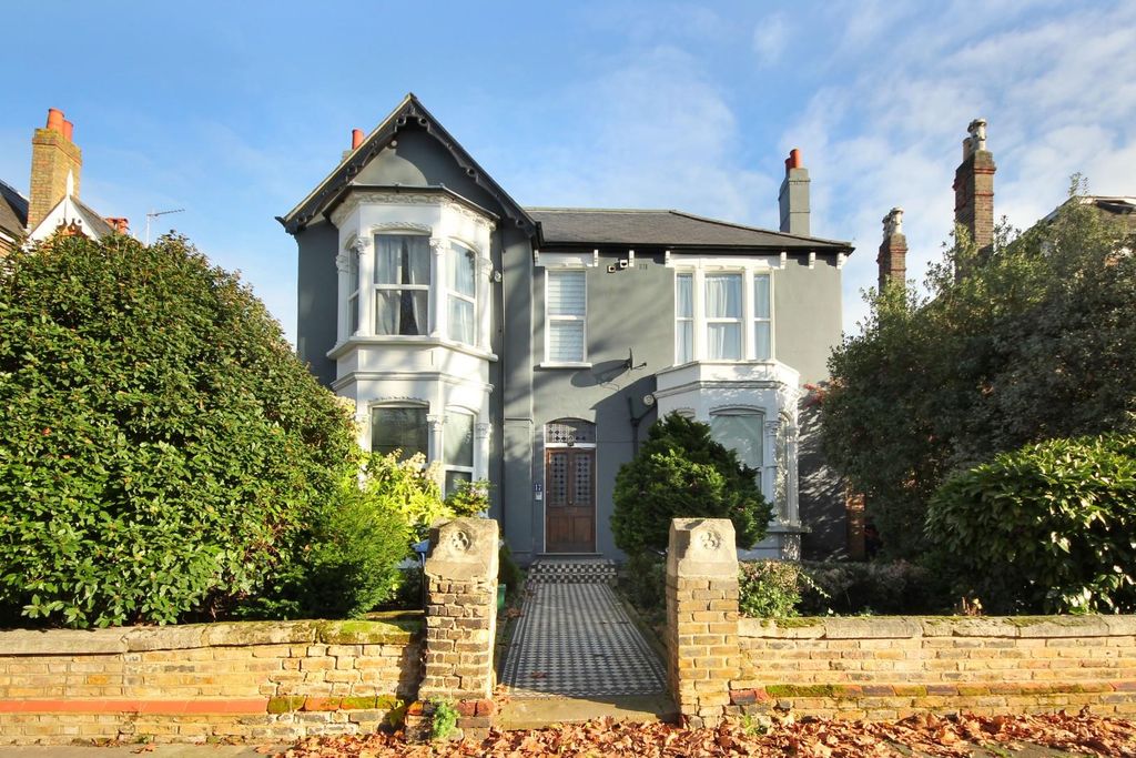 Property photo 1 of 7 Gv- 17 Rosemont Rd - Front (4).Jpg