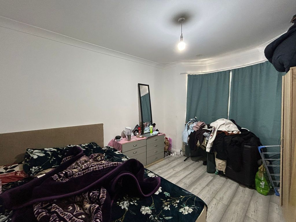 Property photo 1 of 10 4 Bed Terraced House To Rent Lea Road, Southall Ub2