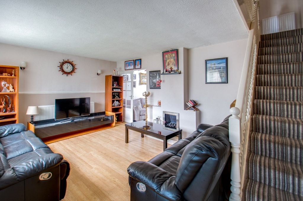 Property photo 2 of 21 Picture No. 27