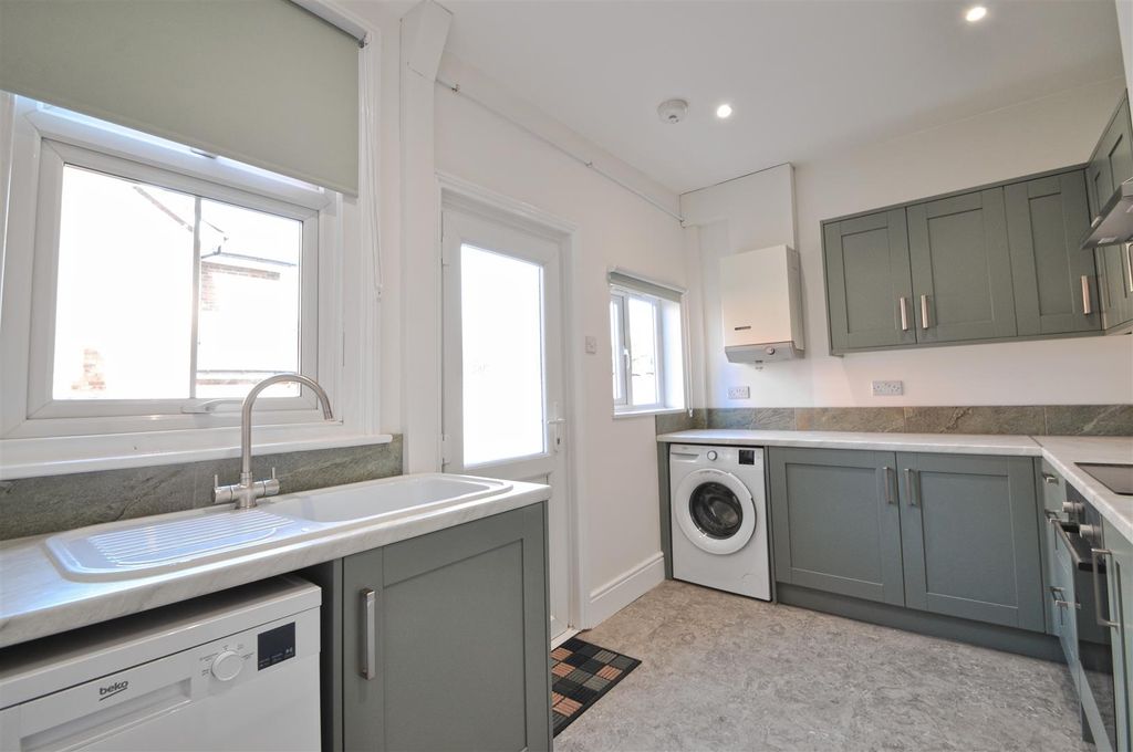 Property photo 2 of 10 Kitchen.Jpg