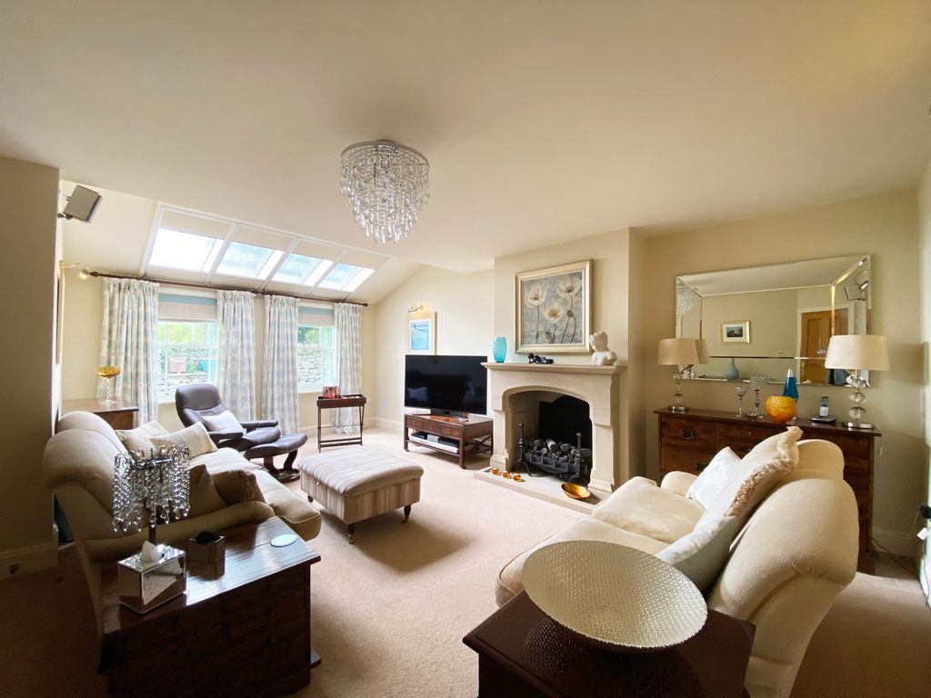 Property photo 2 of 58