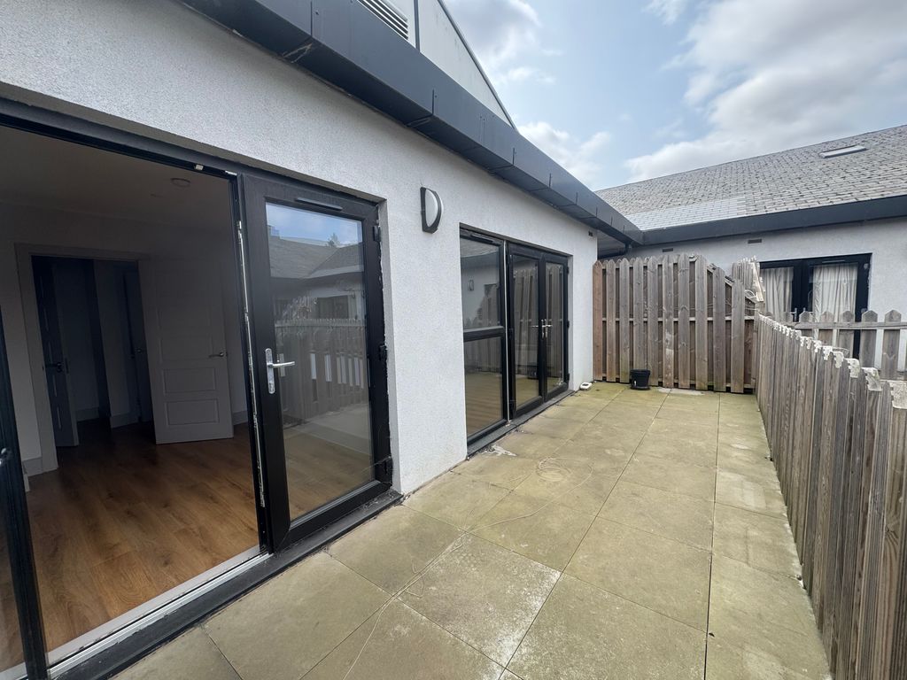 Property photo 1 of 6 Balcony
