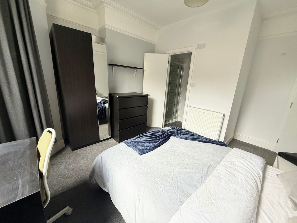 Property photo 3 of 13 Room 1