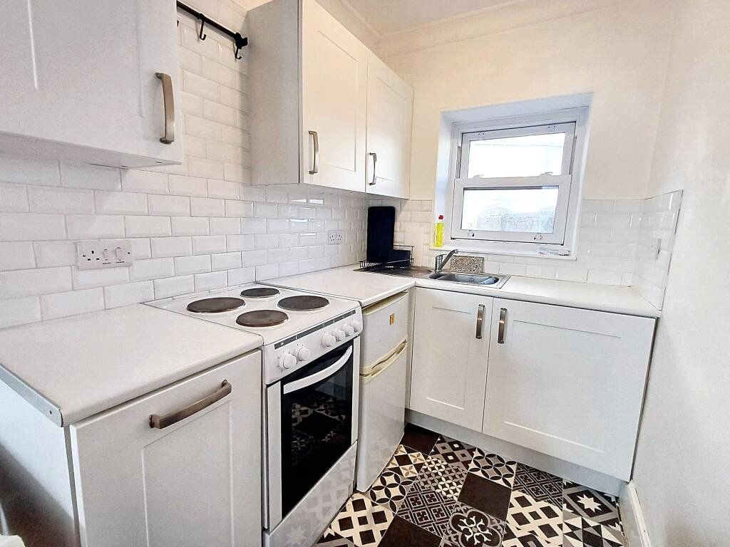 Property photo 3 of 14 Kitchen