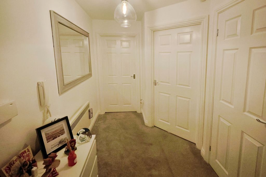 Property photo 3 of 11 Pbox-Img.Jpg