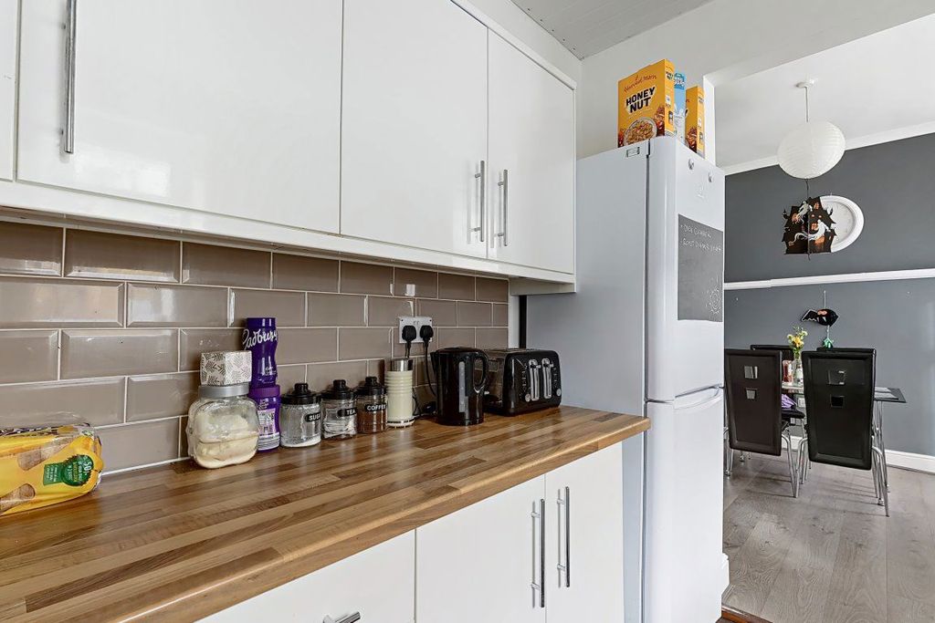 Property photo 3 of 35