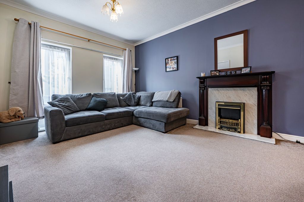 Property photo 2 of 31