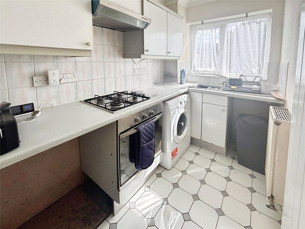 Property photo 2 of 9 Kitchen