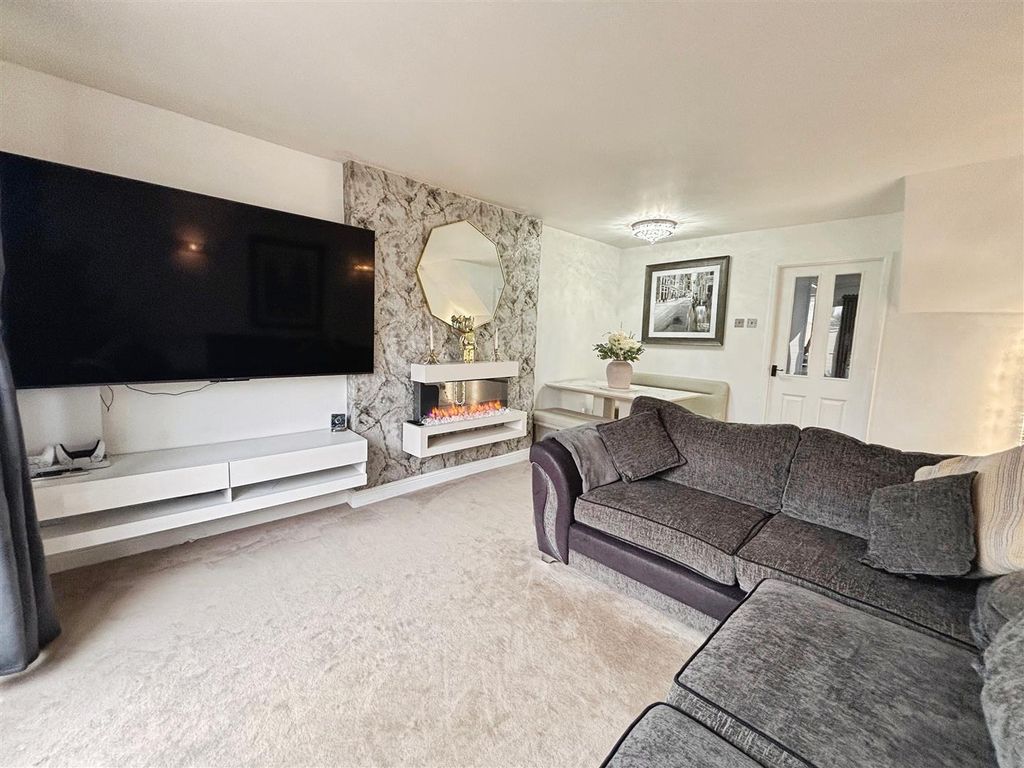 Property photo 3 of 16 Lounge/Diner