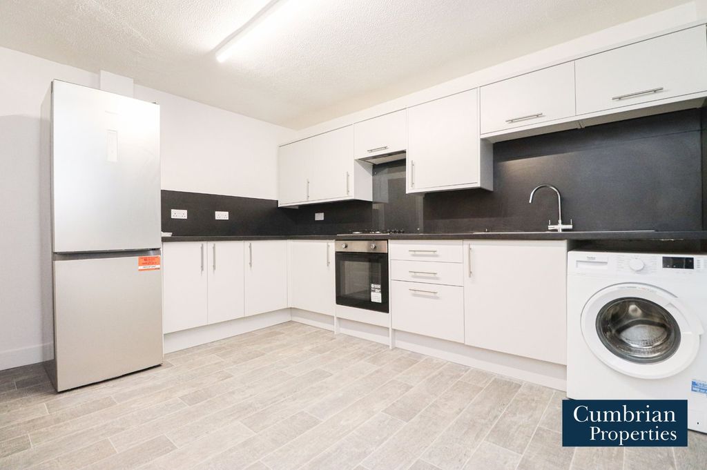 Property photo 2 of 16 Dining Kitchen