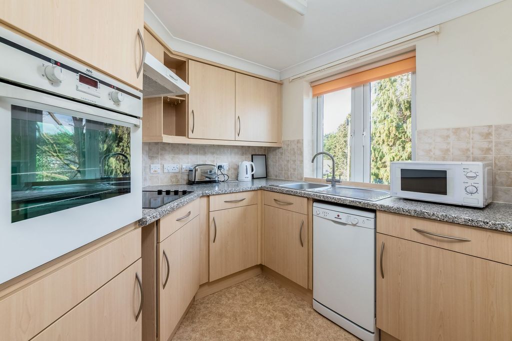 Property photo 3 of 11
