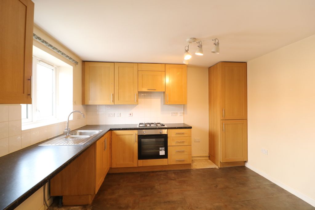 Property photo 3 of 17 Kitchen