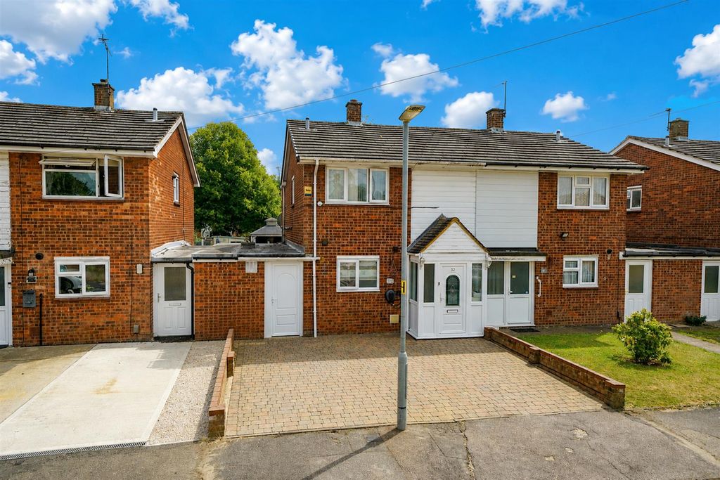 Property photo 1 of 17 32-Mendip-Way-22.Jpg