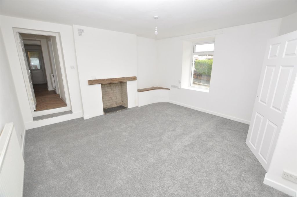 Property photo 2 of 12 Lounge