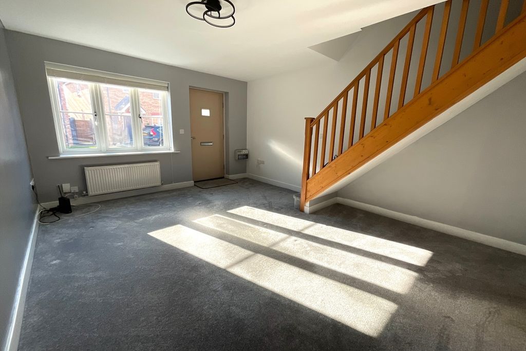 Property photo 3 of 10 Lounge 2