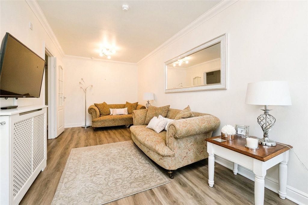 Property photo 2 of 13 Lounge