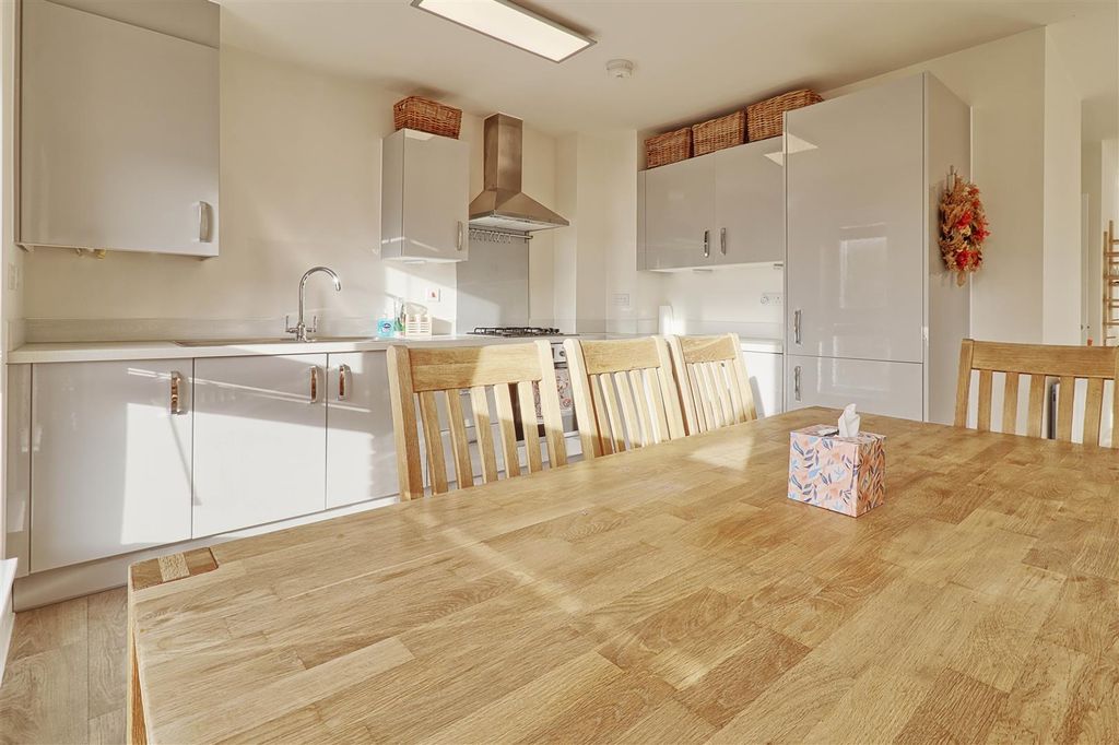 Property photo 3 of 16 Kichen 2.Jpg