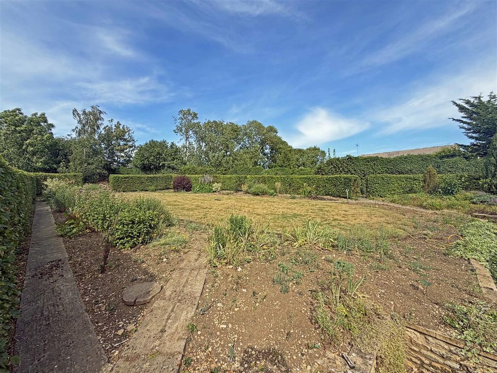 Property photo 2 of 20 Garden