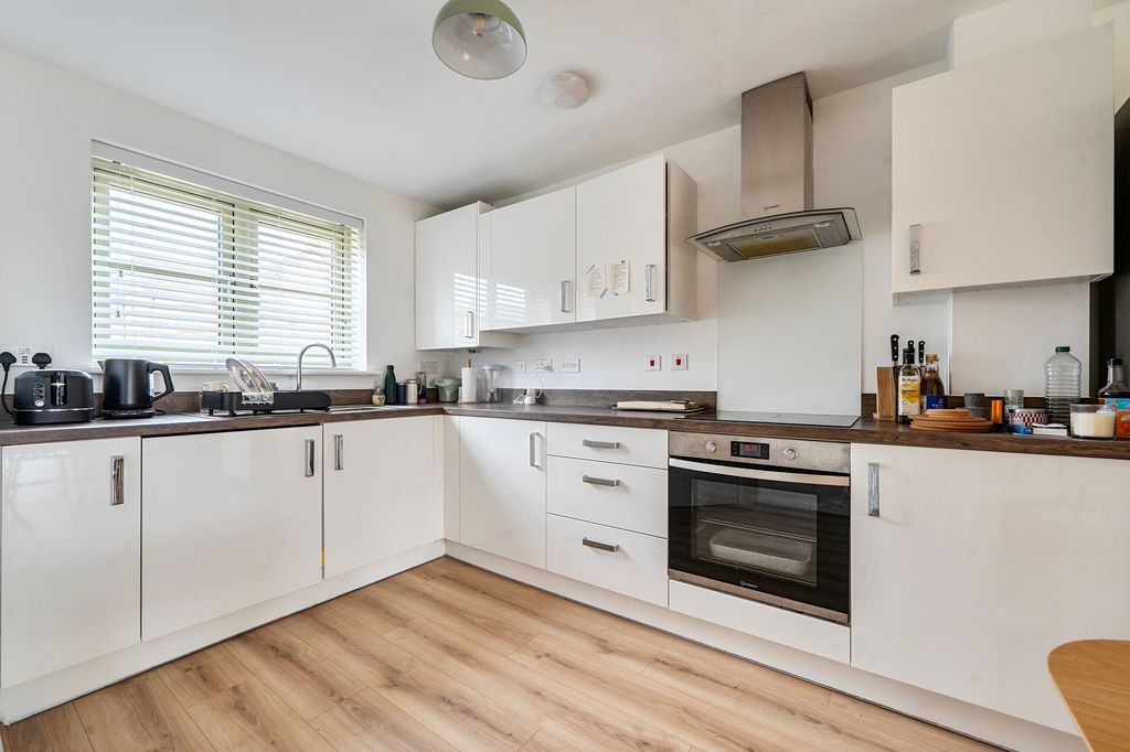 Property photo 2 of 10 Kitchen