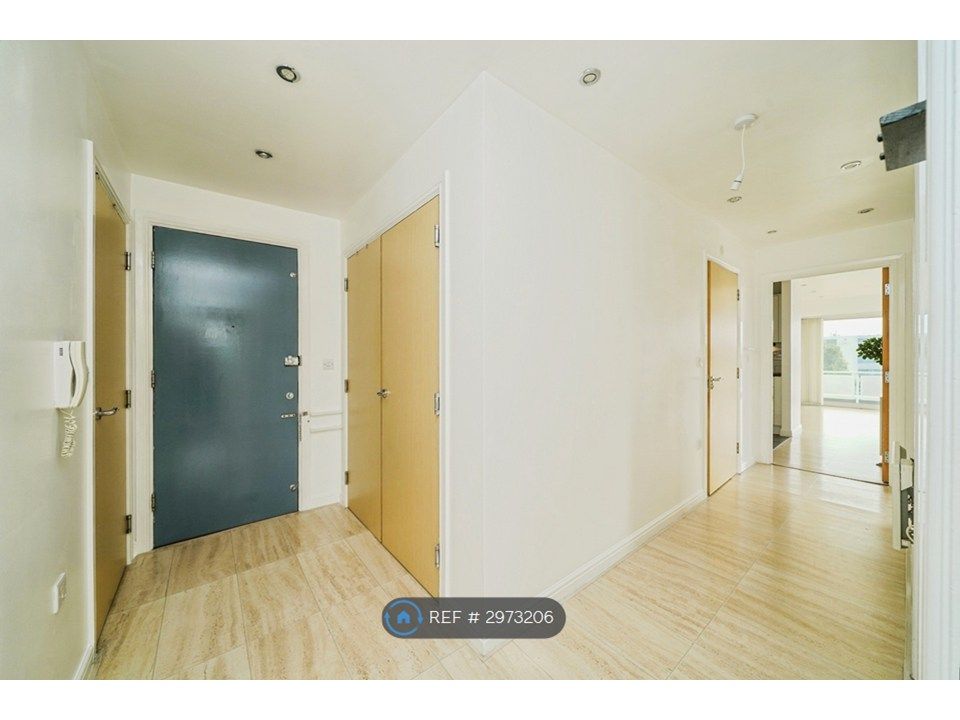 Property photo 2 of 20 Hallway