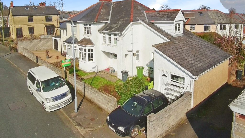 Property photo 2 of 20