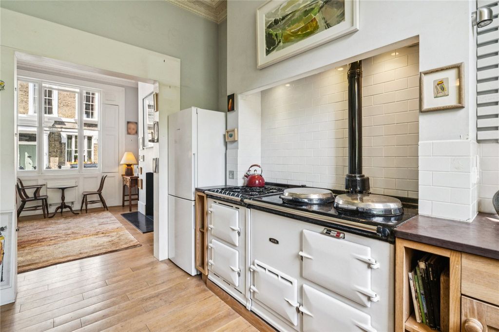 Property photo 3 of 19 Kitchen