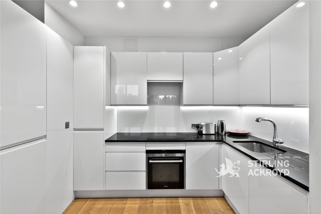 Property photo 2 of 21 Kitchen