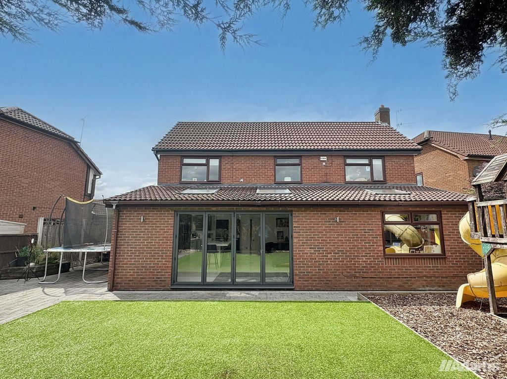 Property photo 2 of 31