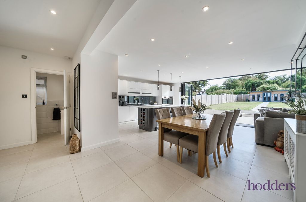 Property photo 3 of 47 Ba863845-Acbf-41F...