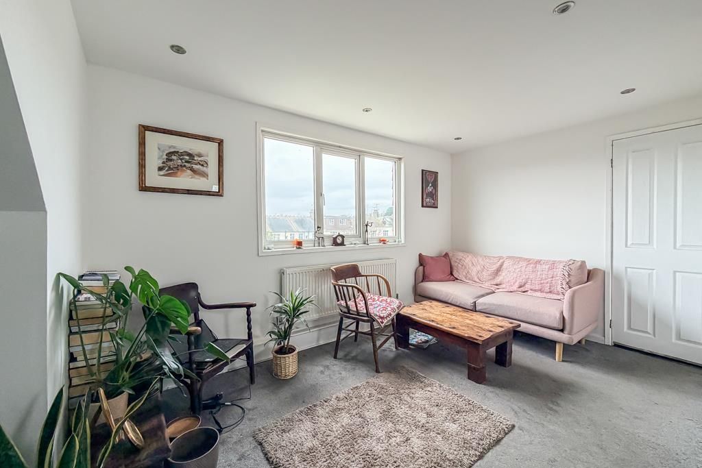 Property photo 3 of 10 Lounge