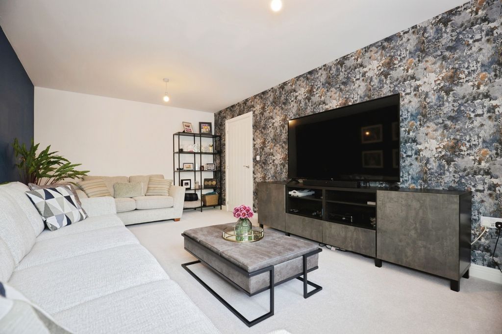 Property photo 3 of 18 Photo