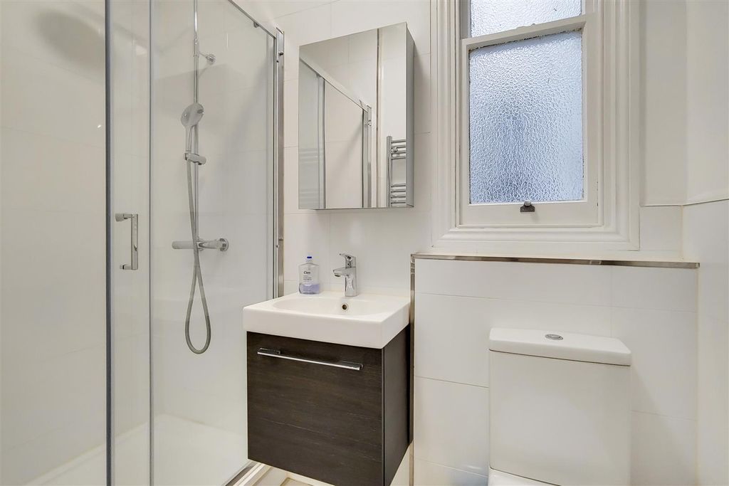 Property photo 2 of 5 6_Bathroom-0.Jpg