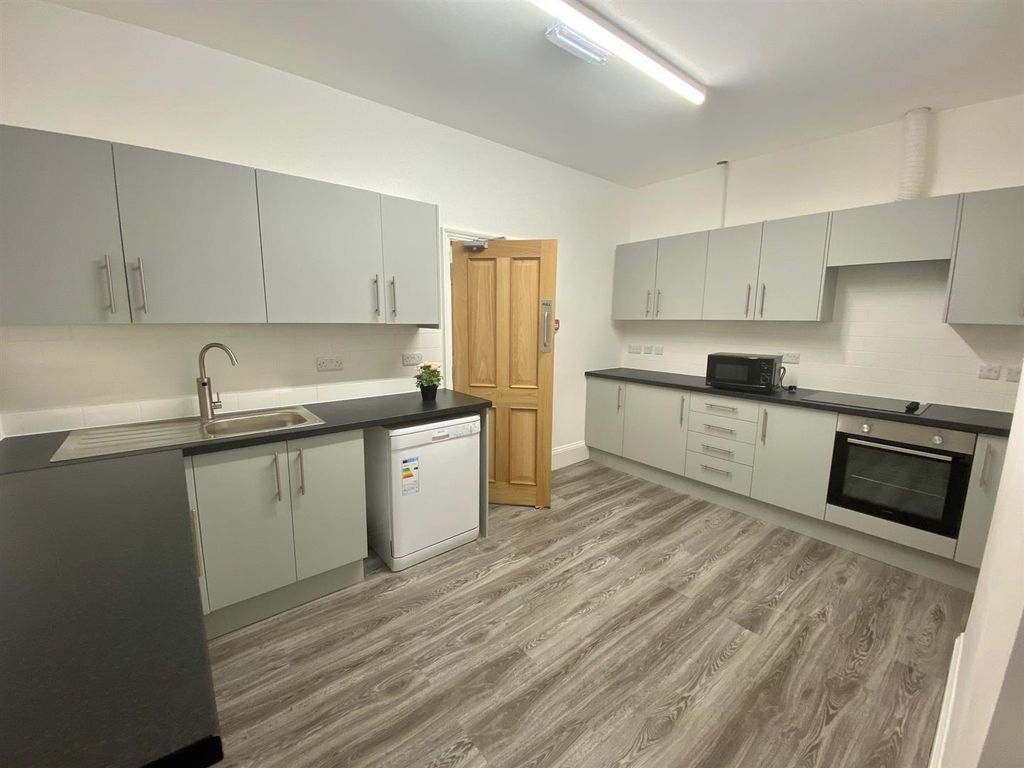 Property photo 2 of 6 Akbfkop7Le6Es0Atllwyna.Jpg