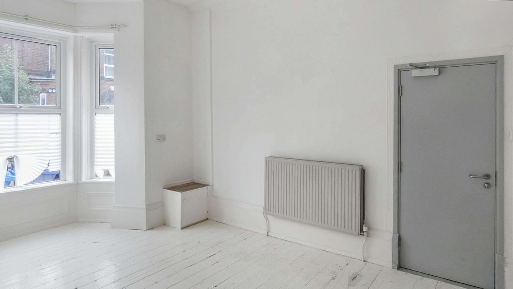 Property photo 3 of 13 Flat 1, 9 Peel Street, Hull, East Yorkshire, Hu3 1Qr