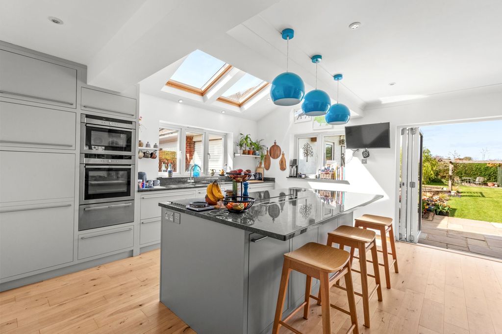 Property photo 2 of 21