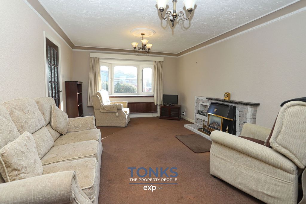 Property photo 2 of 20