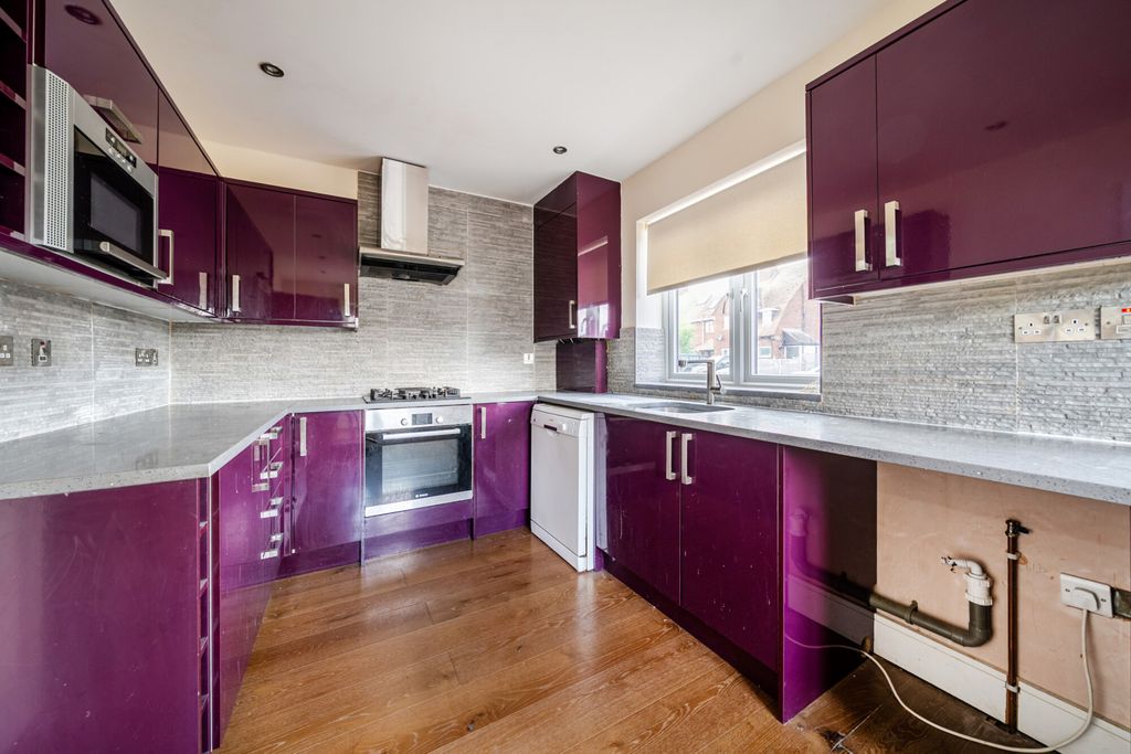 Property photo 2 of 17 Kitchen