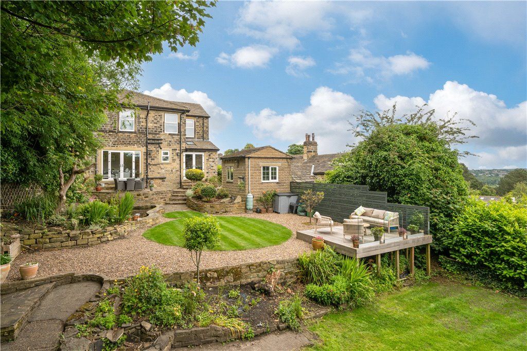 Property photo 2 of 32 Gardens