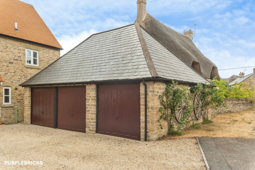 Property photo 2 of 37