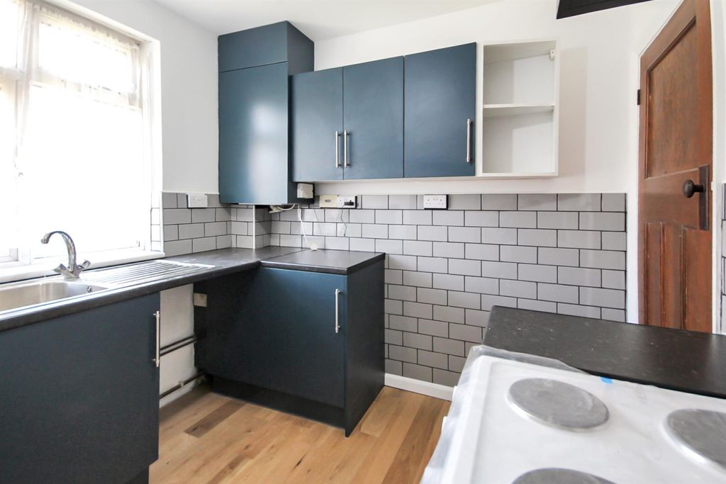 Property photo 3 of 14 Kitchen